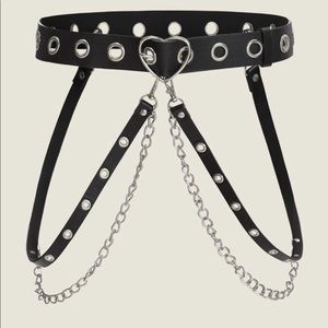 Heart and chains belt